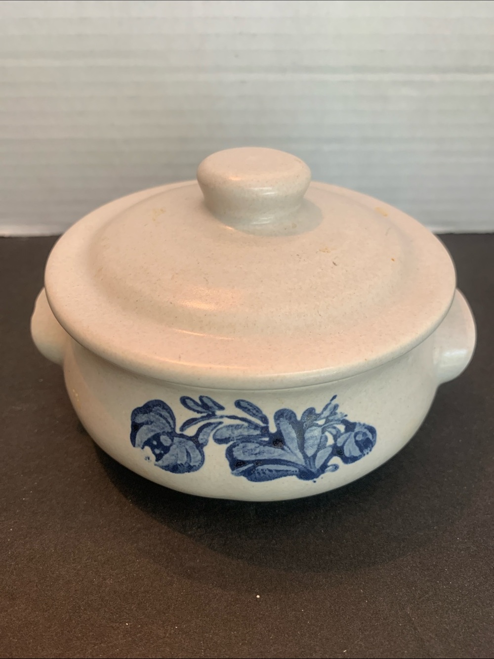 Pfaltzgraff Yorktowne Blue Floral Individual Casserale /Chowder Bowl w/ lid
